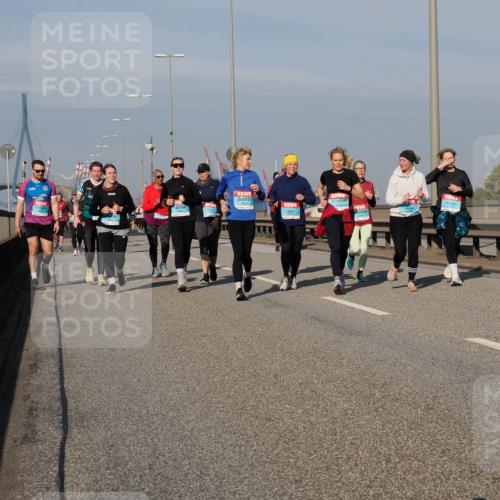 03.10.2025 - Köhlbrandbrückenlauf Fabian Wolf http://msf.ph/oto/9067083 03.10.2025 10:10:02 Position 3 3367, 3364 meine-sportfotos.de