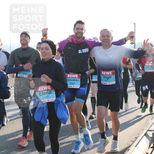 03.10.2025 - Köhlbrandbrückenlauf Lena Gebhardt http://msf.ph/oto/9067103 03.10.2025 09:23:36 Position 1 2078, 1684, 1147, 2977, 30, 2969, 64, 3713 meine-sportfotos.de