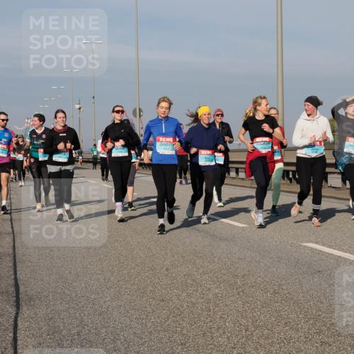 03.10.2025 - Köhlbrandbrückenlauf Fabian Wolf http://msf.ph/oto/9067123 03.10.2025 10:10:03 Position 3 3367, 3364, 3745, 3739 meine-sportfotos.de