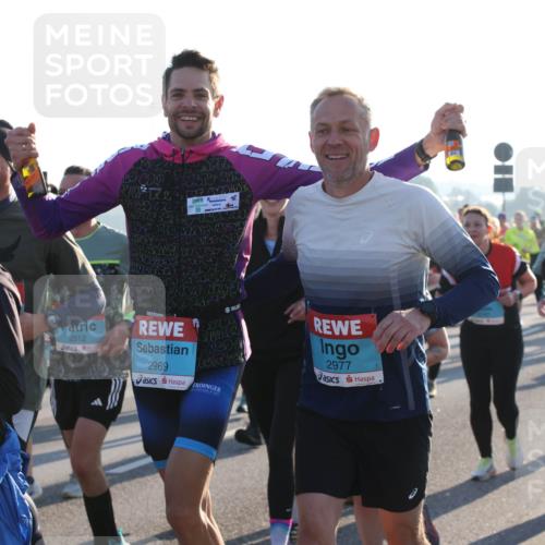 03.10.2025 - Köhlbrandbrückenlauf Lena Gebhardt http://msf.ph/oto/9067127 03.10.2025 09:23:37 Position 1 1147, 2, 2512, 2969, 2977, 64 meine-sportfotos.de