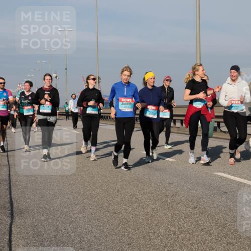 03.10.2025 - Köhlbrandbrückenlauf Fabian Wolf http://msf.ph/oto/9067132 03.10.2025 10:10:04 Position 3 3367, 3745, 2967, 3364, 3746 meine-sportfotos.de