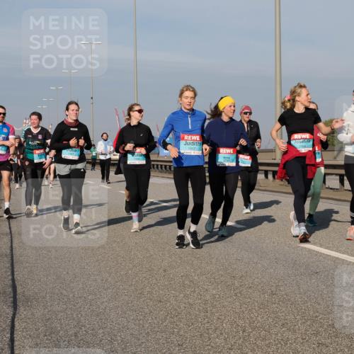 03.10.2025 - Köhlbrandbrückenlauf Fabian Wolf http://msf.ph/oto/9067142 03.10.2025 10:10:04 Position 3 2967, 2966, 3367, 3364, 3745, 3746, 3739 meine-sportfotos.de