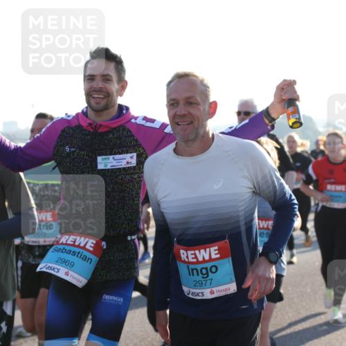 03.10.2025 - Köhlbrandbrückenlauf Lena Gebhardt http://msf.ph/oto/9067145 03.10.2025 09:23:37 Position 1 2512, 2969, 85, 30, 2977, 64 meine-sportfotos.de
