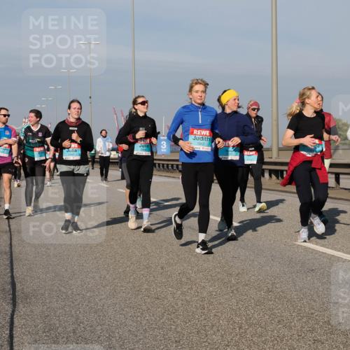 03.10.2025 - Köhlbrandbrückenlauf Fabian Wolf http://msf.ph/oto/9067147 03.10.2025 10:10:04 Position 3 3367, 2967, 3746 meine-sportfotos.de
