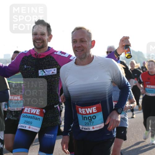 03.10.2025 - Köhlbrandbrückenlauf Lena Gebhardt http://msf.ph/oto/9067148 03.10.2025 09:23:37 Position 1 2512, 2969, 2977 meine-sportfotos.de