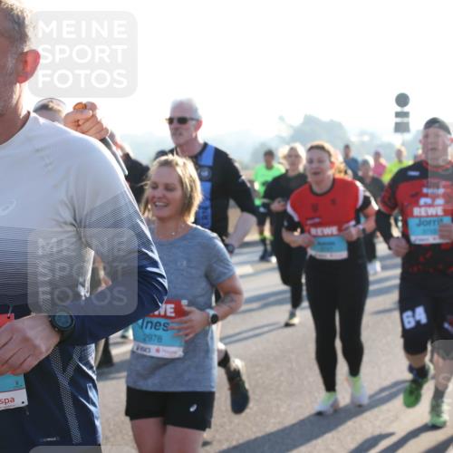 03.10.2025 - Köhlbrandbrückenlauf Lena Gebhardt http://msf.ph/oto/9067158 03.10.2025 09:23:38 Position 1 2977, 2978, 64 meine-sportfotos.de