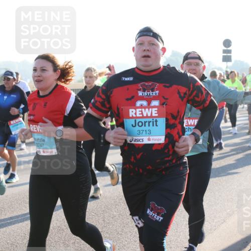 03.10.2025 - Köhlbrandbrückenlauf Lena Gebhardt http://msf.ph/oto/9067187 03.10.2025 09:23:39 Position 1 3747, 3713, 70 meine-sportfotos.de