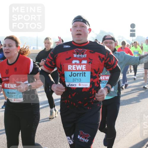 03.10.2025 - Köhlbrandbrückenlauf Lena Gebhardt http://msf.ph/oto/9067194 03.10.2025 09:23:39 Position 1 3747, 3713, 17 meine-sportfotos.de