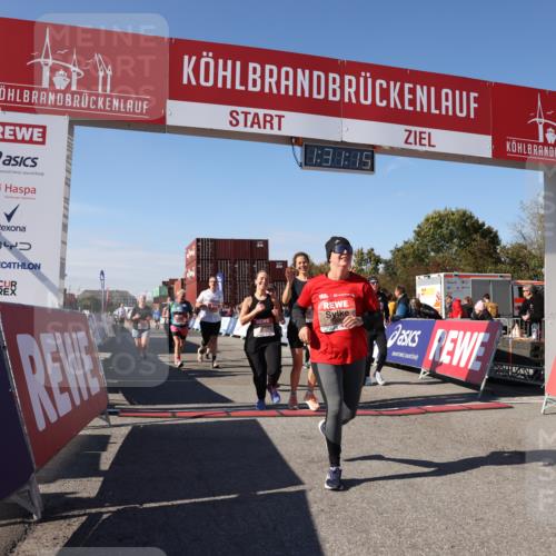 03.10.2025 - Köhlbrandbrückenlauf Lena Gebhardt http://msf.ph/oto/9067197 03.10.2025 13:31:16 Ziel 4800, 4967, 5030, 5310, 5362, 5378, 5772, 5773, 6242, 6243, 6375, 6559, 6731 meine-sportfotos.de