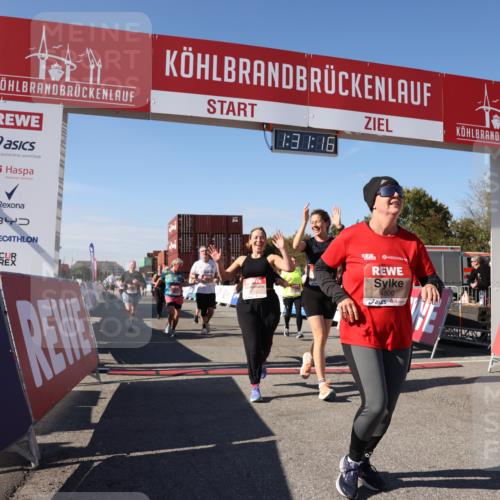 03.10.2025 - Köhlbrandbrückenlauf Lena Gebhardt http://msf.ph/oto/9067208 03.10.2025 13:31:16 Ziel 4800, 4967, 5030, 5310, 5362, 5378, 5772, 5773, 6242, 6243, 6375, 6559, 6731 meine-sportfotos.de