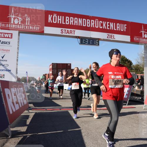 03.10.2025 - Köhlbrandbrückenlauf Lena Gebhardt http://msf.ph/oto/9067212 03.10.2025 13:31:16 Ziel 4800, 4967, 5030, 5310, 5362, 5378, 5772, 5773, 6242, 6243, 6375, 6559, 6731 meine-sportfotos.de
