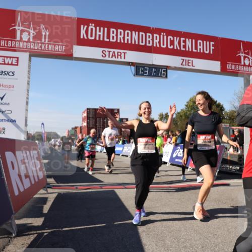 03.10.2025 - Köhlbrandbrückenlauf Lena Gebhardt http://msf.ph/oto/9067227 03.10.2025 13:31:17 Ziel 4800, 4967, 5030, 5310, 5362, 5378, 5772, 5773, 6242, 6243, 6375, 6559, 6731 meine-sportfotos.de