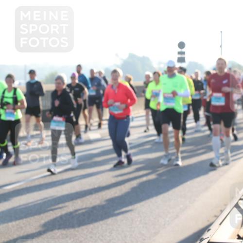03.10.2025 - Köhlbrandbrückenlauf Lena Gebhardt http://msf.ph/oto/9067235 03.10.2025 09:23:40 Position 1  meine-sportfotos.de