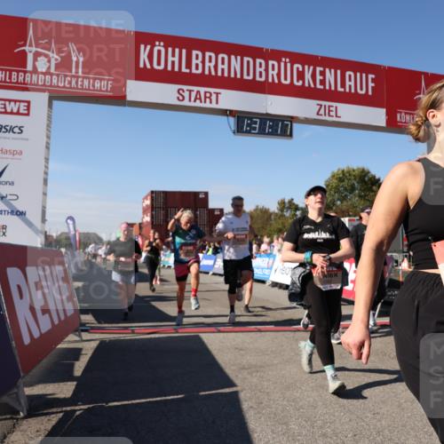 03.10.2025 - Köhlbrandbrückenlauf Lena Gebhardt http://msf.ph/oto/9067236 03.10.2025 13:31:18 Ziel 4800, 4967, 5030, 5310, 5362, 5378, 5772, 5773, 6242, 6243, 6559, 6731 meine-sportfotos.de