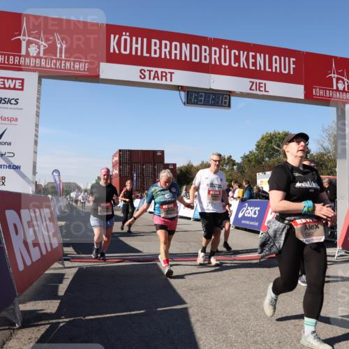 03.10.2025 - Köhlbrandbrückenlauf Lena Gebhardt http://msf.ph/oto/9067241 03.10.2025 13:31:18 Ziel 4800, 4967, 5030, 5310, 5362, 5378, 5772, 5773, 6242, 6243, 6559, 6731 meine-sportfotos.de