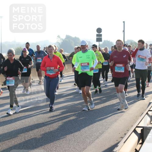 03.10.2025 - Köhlbrandbrückenlauf Lena Gebhardt http://msf.ph/oto/9067243 03.10.2025 09:23:41 Position 1 1956, 1934, 1433, 1883 meine-sportfotos.de