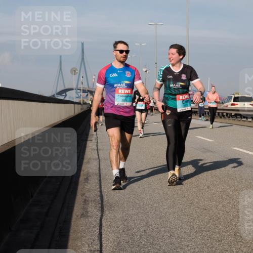 03.10.2025 - Köhlbrandbrückenlauf Fabian Wolf http://msf.ph/oto/9067249 03.10.2025 10:10:09 Position 3 3076, 3077, 2595 meine-sportfotos.de