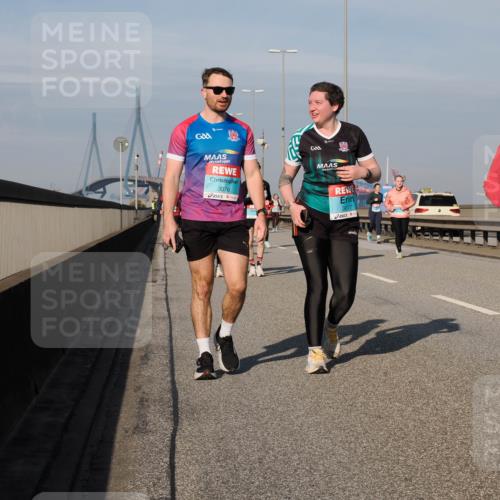 03.10.2025 - Köhlbrandbrückenlauf Fabian Wolf http://msf.ph/oto/9067255 03.10.2025 10:10:09 Position 3 3076, 3077 meine-sportfotos.de