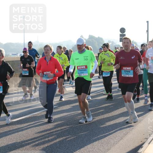 03.10.2025 - Köhlbrandbrückenlauf Lena Gebhardt http://msf.ph/oto/9067258 03.10.2025 09:23:41 Position 1 1934, 1435, 3265, 1883, 3208 meine-sportfotos.de