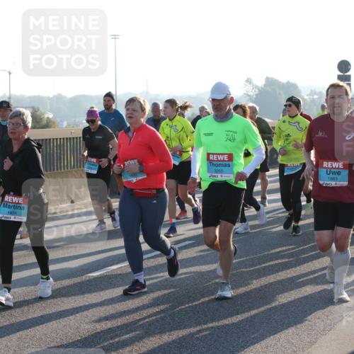 03.10.2025 - Köhlbrandbrückenlauf Lena Gebhardt http://msf.ph/oto/9067266 03.10.2025 09:23:42 Position 1 1934, 1433, 3265, 1883, 3208 meine-sportfotos.de