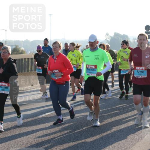 03.10.2025 - Köhlbrandbrückenlauf Lena Gebhardt http://msf.ph/oto/9067269 03.10.2025 09:23:42 Position 1 1934, 3265, 1883, 3208 meine-sportfotos.de