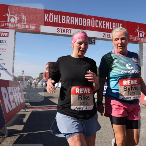 03.10.2025 - Köhlbrandbrückenlauf Lena Gebhardt http://msf.ph/oto/9067271 03.10.2025 13:31:20 Ziel 4800, 4967, 5030, 5310, 5362, 5378, 5518, 5519, 5772, 5773, 6242, 6243, 6559, 6731 meine-sportfotos.de