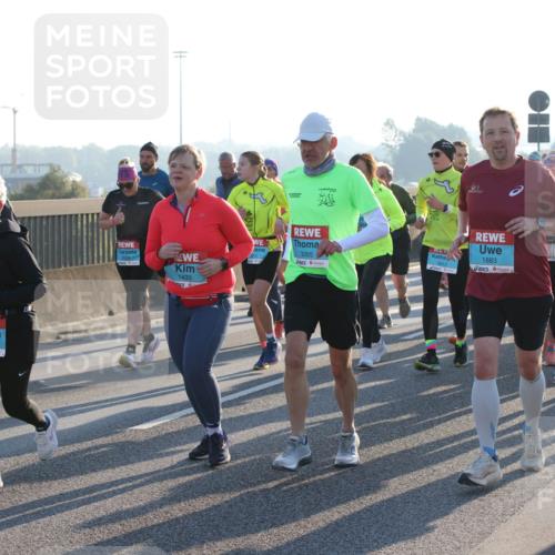 03.10.2025 - Köhlbrandbrückenlauf Lena Gebhardt http://msf.ph/oto/9067279 03.10.2025 09:23:42 Position 1 1934, 1433, 3265, 1883, 3208, 120 meine-sportfotos.de