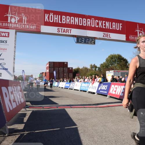 03.10.2025 - Köhlbrandbrückenlauf Lena Gebhardt http://msf.ph/oto/9067294 03.10.2025 13:31:22 Ziel 4800, 4967, 5030, 5310, 5362, 5378, 5511, 5518, 5519, 5598, 5772, 5773, 6242, 6243, 6559, 6597, 6731 meine-sportfotos.de