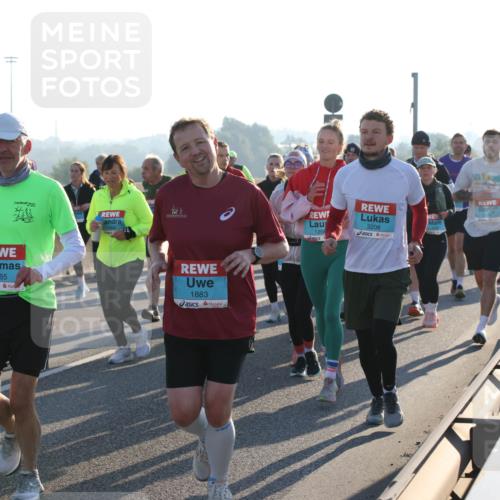 03.10.2025 - Köhlbrandbrückenlauf Lena Gebhardt http://msf.ph/oto/9067298 03.10.2025 09:23:43 Position 1 3265, 1883, 1206, 3208 meine-sportfotos.de