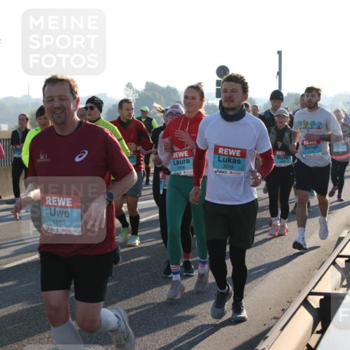 03.10.2025 - Köhlbrandbrückenlauf Lena Gebhardt http://msf.ph/oto/9067303 03.10.2025 09:23:43 Position 1 265, 1883, 1206, 3208 meine-sportfotos.de