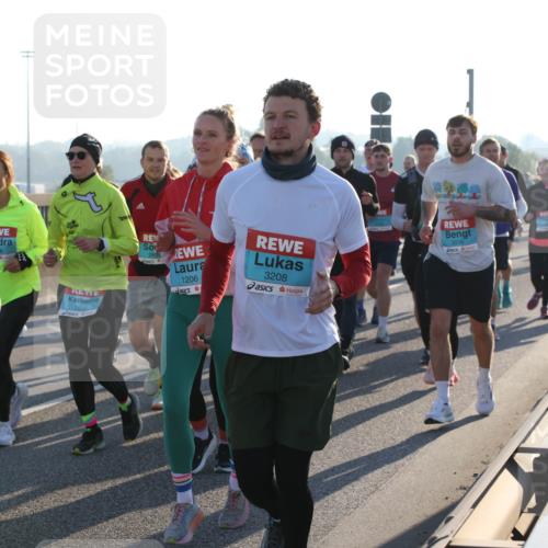 03.10.2025 - Köhlbrandbrückenlauf Lena Gebhardt http://msf.ph/oto/9067313 03.10.2025 09:23:44 Position 1 1454, 3612, 3208, 1206, 3276 meine-sportfotos.de