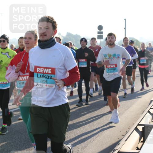 03.10.2025 - Köhlbrandbrückenlauf Lena Gebhardt http://msf.ph/oto/9067319 03.10.2025 09:23:44 Position 1 3612, 12, 3208, 3276 meine-sportfotos.de