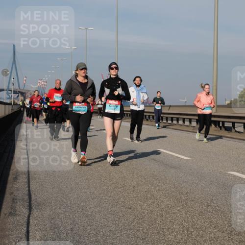03.10.2025 - Köhlbrandbrückenlauf Fabian Wolf http://msf.ph/oto/9067322 03.10.2025 10:10:13 Position 3 1, 1965 meine-sportfotos.de