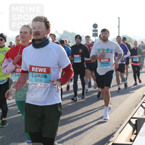 03.10.2025 - Köhlbrandbrückenlauf Lena Gebhardt http://msf.ph/oto/9067323 03.10.2025 09:23:44 Position 1 3208, 3276 meine-sportfotos.de
