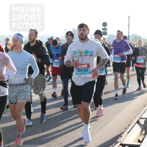 03.10.2025 - Köhlbrandbrückenlauf Lena Gebhardt http://msf.ph/oto/9067332 03.10.2025 09:23:45 Position 1 3276 meine-sportfotos.de