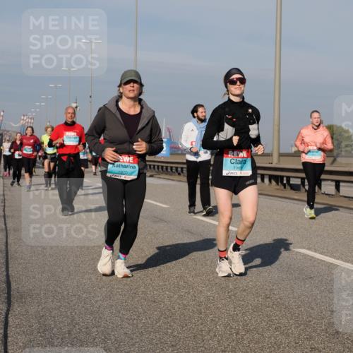 03.10.2025 - Köhlbrandbrückenlauf Fabian Wolf http://msf.ph/oto/9067359 03.10.2025 10:10:14 Position 3 1970, 1969, 1851 meine-sportfotos.de