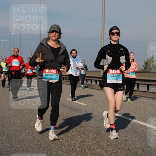 03.10.2025 - Köhlbrandbrückenlauf Fabian Wolf http://msf.ph/oto/9067376 03.10.2025 10:10:15 Position 3 2468, 1970, 1969 meine-sportfotos.de