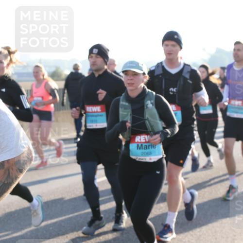 03.10.2025 - Köhlbrandbrückenlauf Lena Gebhardt http://msf.ph/oto/9067380 03.10.2025 09:23:46 Position 1 2068 meine-sportfotos.de