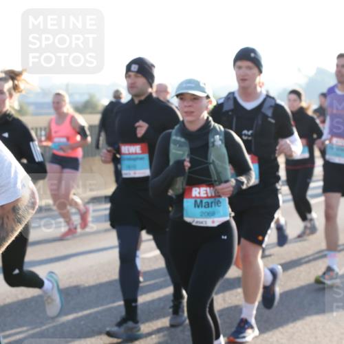 03.10.2025 - Köhlbrandbrückenlauf Lena Gebhardt http://msf.ph/oto/9067382 03.10.2025 09:23:46 Position 1 1910, 2068 meine-sportfotos.de