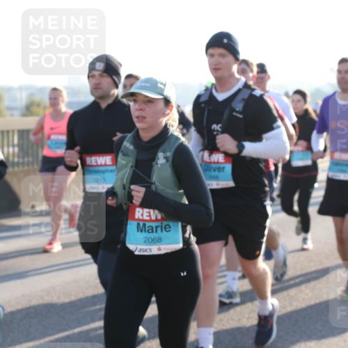 03.10.2025 - Köhlbrandbrückenlauf Lena Gebhardt http://msf.ph/oto/9067395 03.10.2025 09:23:46 Position 1 1693, 1810, 2068 meine-sportfotos.de