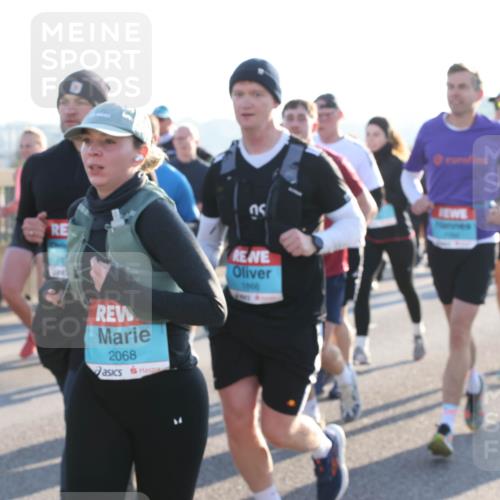 03.10.2025 - Köhlbrandbrückenlauf Lena Gebhardt http://msf.ph/oto/9067402 03.10.2025 09:23:47 Position 1 2068, 1806 meine-sportfotos.de