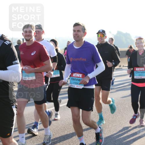 03.10.2025 - Köhlbrandbrückenlauf Lena Gebhardt http://msf.ph/oto/9067413 03.10.2025 09:23:47 Position 1 5, 1866, 3762, 2984, 1917, 2118 meine-sportfotos.de