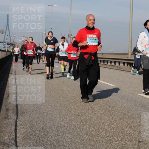 03.10.2025 - Köhlbrandbrückenlauf Fabian Wolf http://msf.ph/oto/9067431 03.10.2025 10:10:18 Position 3 3142, 2468 meine-sportfotos.de