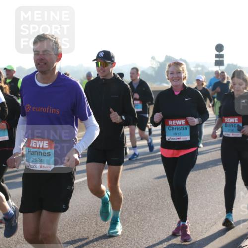 03.10.2025 - Köhlbrandbrückenlauf Lena Gebhardt http://msf.ph/oto/9067434 03.10.2025 09:23:48 Position 1 3762, 2984, 1917, 2118 meine-sportfotos.de