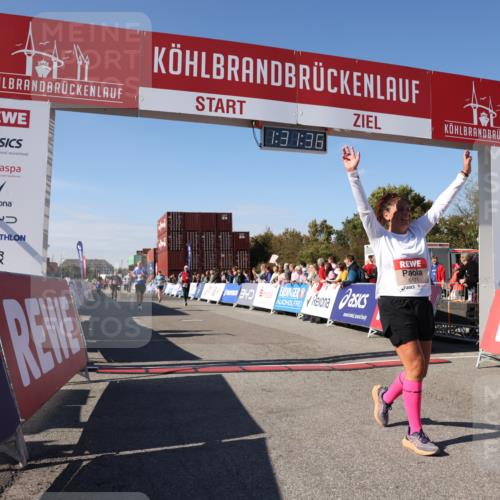 03.10.2025 - Köhlbrandbrückenlauf Lena Gebhardt http://msf.ph/oto/9067448 03.10.2025 13:31:36 Ziel 5057, 5065, 5171, 5222, 5425, 5511, 5598, 6072, 6597 meine-sportfotos.de
