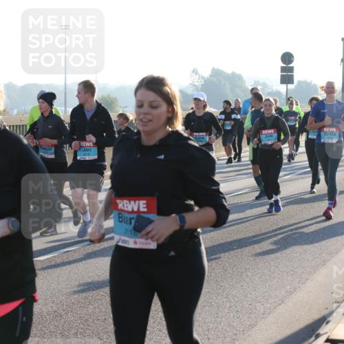 03.10.2025 - Köhlbrandbrückenlauf Lena Gebhardt http://msf.ph/oto/9067471 03.10.2025 09:23:49 Position 1 1917, 2016, 2118, 1821 meine-sportfotos.de