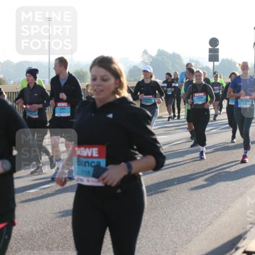03.10.2025 - Köhlbrandbrückenlauf Lena Gebhardt http://msf.ph/oto/9067475 03.10.2025 09:23:49 Position 1 2016, 1917, 218 meine-sportfotos.de