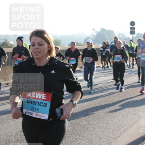 03.10.2025 - Köhlbrandbrückenlauf Lena Gebhardt http://msf.ph/oto/9067481 03.10.2025 09:23:49 Position 1 2118, 2110 meine-sportfotos.de