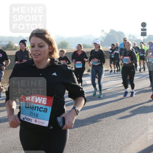 03.10.2025 - Köhlbrandbrückenlauf Lena Gebhardt http://msf.ph/oto/9067484 03.10.2025 09:23:49 Position 1 2118 meine-sportfotos.de