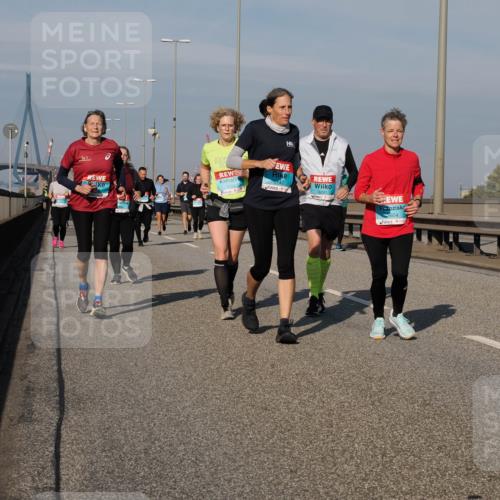 03.10.2025 - Köhlbrandbrückenlauf Fabian Wolf http://msf.ph/oto/9067491 03.10.2025 10:10:21 Position 3 3142, 3292, 3604 meine-sportfotos.de
